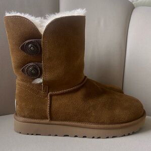 UGG Marciela II Short Boots in Chestnut Size: 6